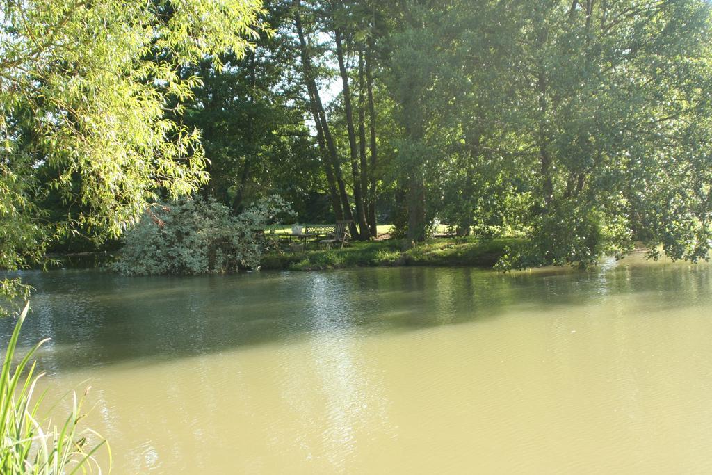 Bed and Breakfast Le Petit Moulin Faverelles Экстерьер фото